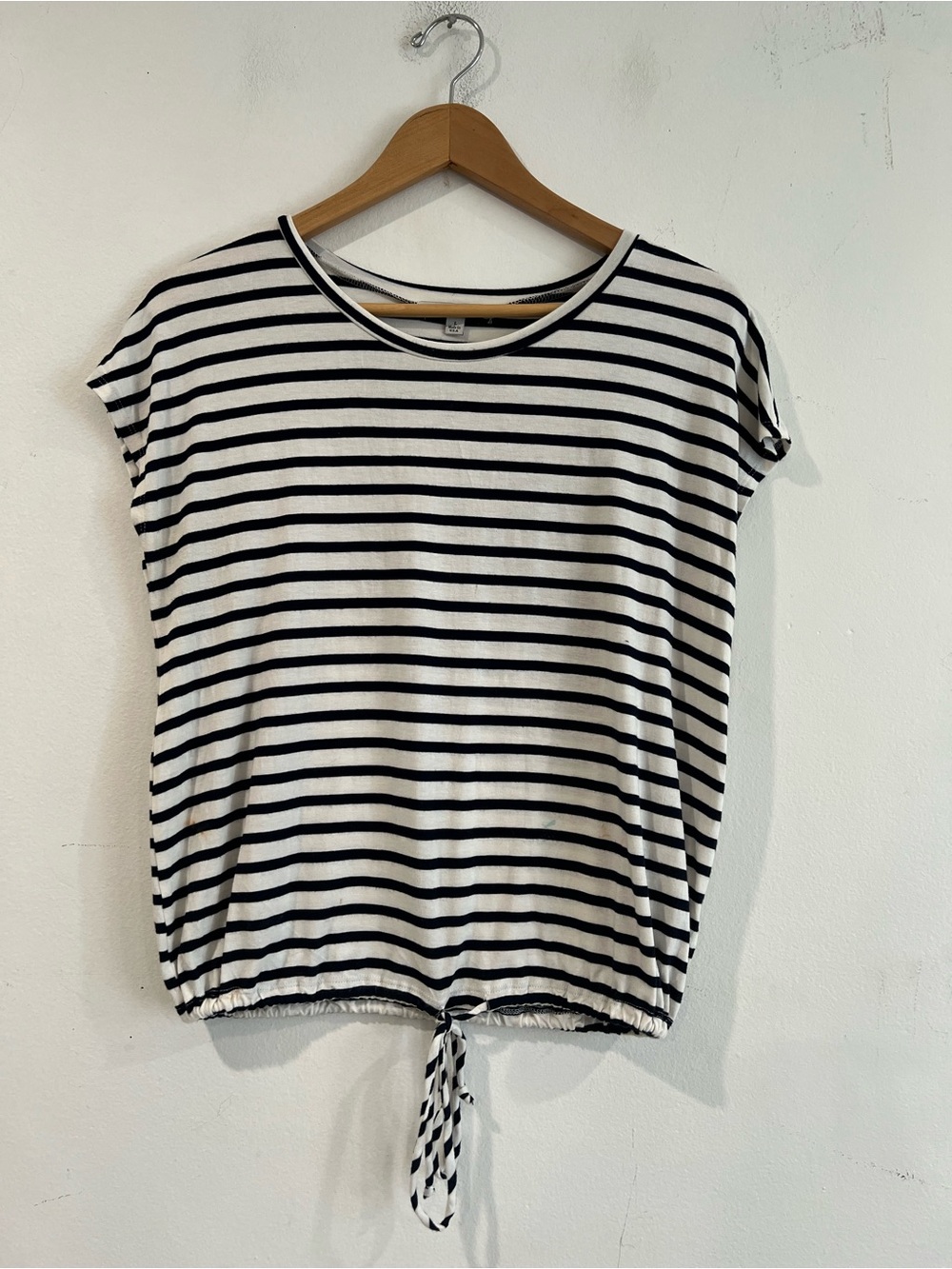 GREEN ENVELOPE Striped Tie-Hem Women's Top - Black & White L